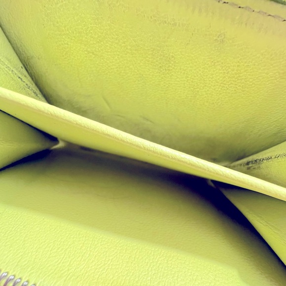 RARE LV Lou Coussin Wallet in Acid Green Authentic Louis Vuitton RFID Microchip - Picture 7 of 7